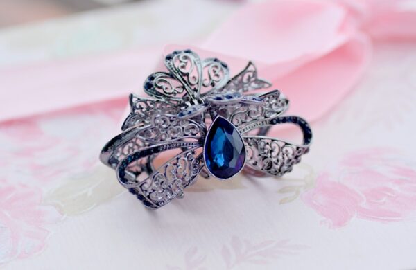 Blue Metal Fancy Hair Claw Angled