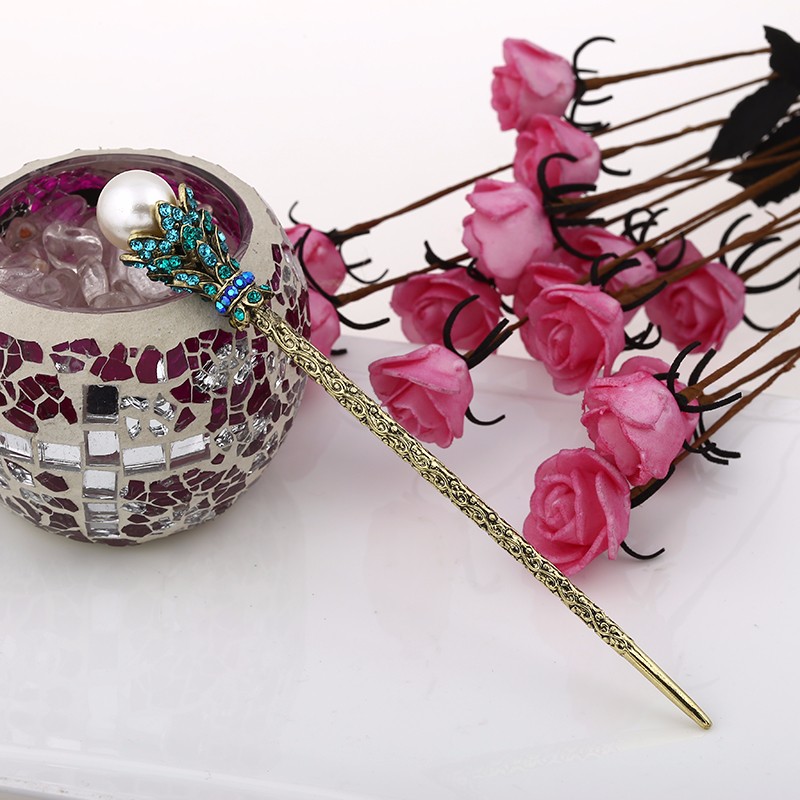 Imitation Pearl Embossed Metal Hairpin Rhinestone Sequins Blue