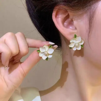 white six petal flower-enamel metal earrings small pearl center